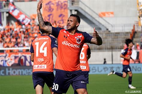 首位の大宮が2位に15ポイント差をつけてシーズンを折り返す。.